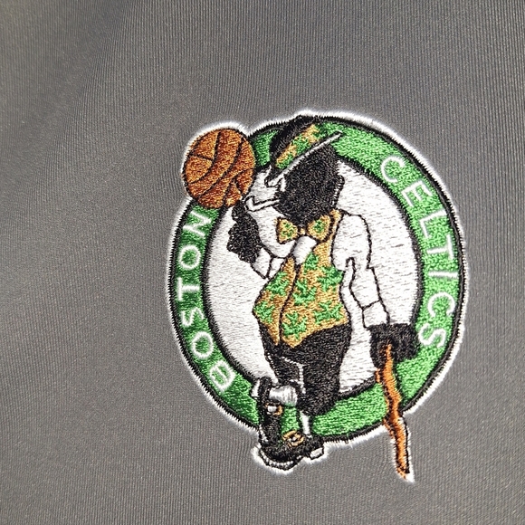 Antigua Official NBA Biston Celtic Women's Gray Jacket with Embroidered Logo - Picture 2 of 10